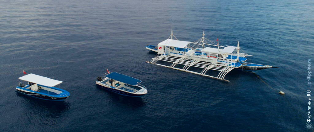 Лодки дайв-центра Atmosphere Resorts