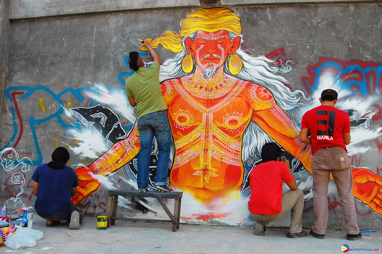 Художники граффити изображают Батхалу. Пампанга, Филиппины