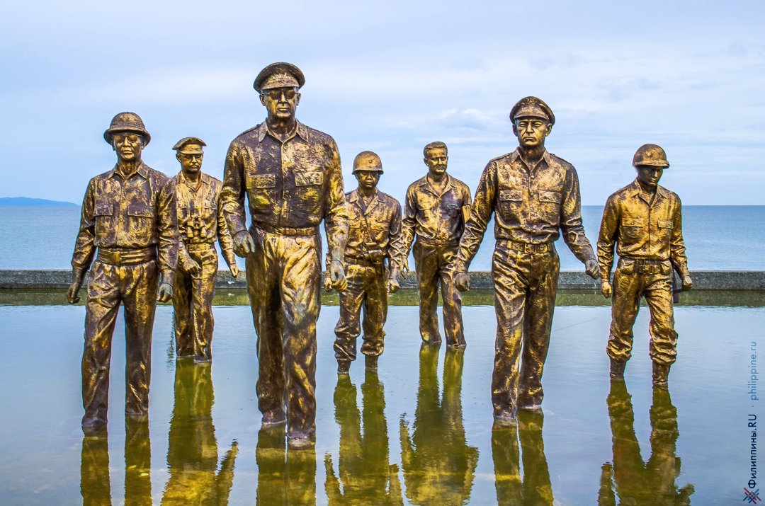 Монумент, посвященный высадке генерала МакАртура на Филиппинах, о. Лейте, Филиппины